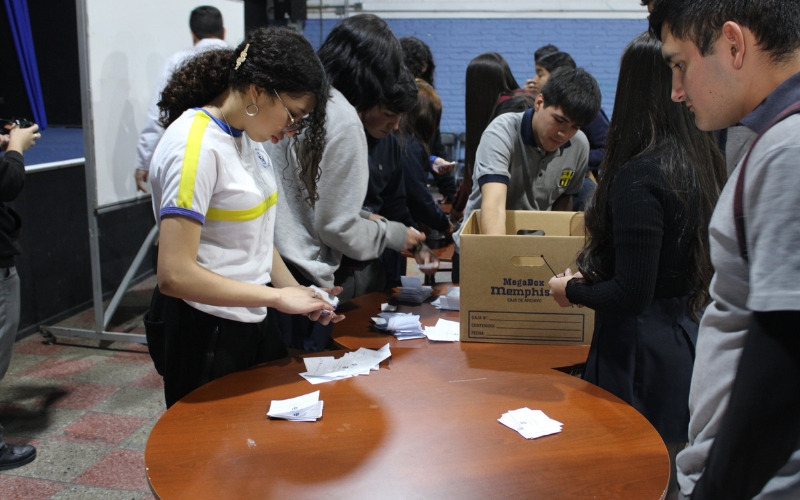 Nueva directiva del Centro de Estudiantes es ratificada por plebiscito en el Colegio Domingo Savio