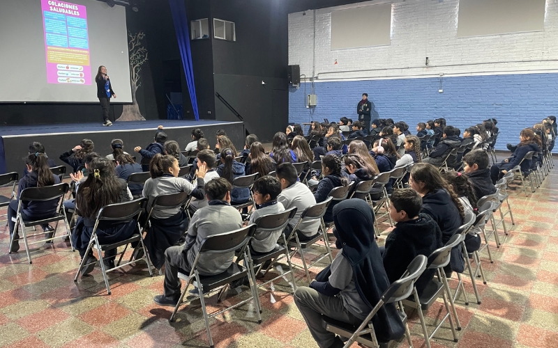 Formando sonrisas sanas desde la infancia: Charla de colaciones saludables en el Domingo Savio