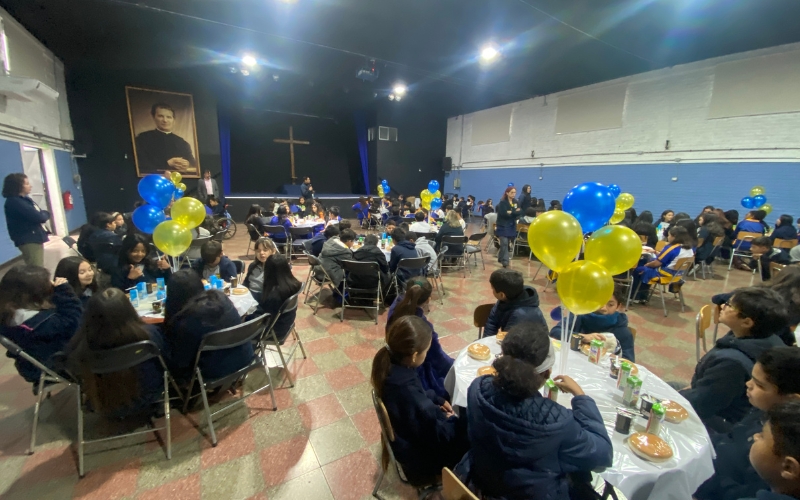 Colegio Salesiano Domingo Savio reconoce a estudiantes por su compromiso en el SIMCE 2024