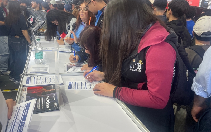 Estudiantes del Colegio Domingo Savio conocieron alternativas acad&eacute;micas y profesionales en la Feria SIAD 2025