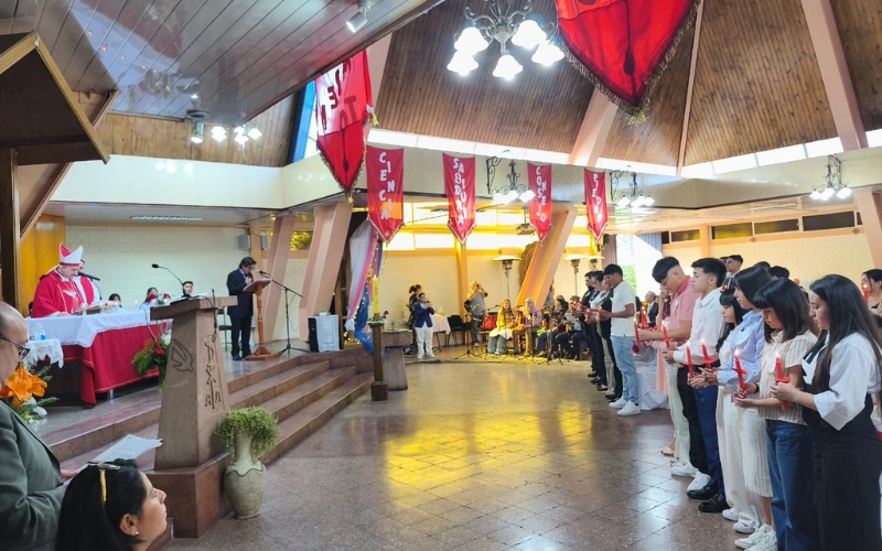 15 estudiantes del Colegio Domingo Savio reciben sacramento de la Confirmaci&oacute;n en significativa ceremonia