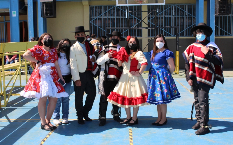 Payas y cuecas adornaron una nueva edición de la Fiesta de la Chilenidad en Domingo Savio