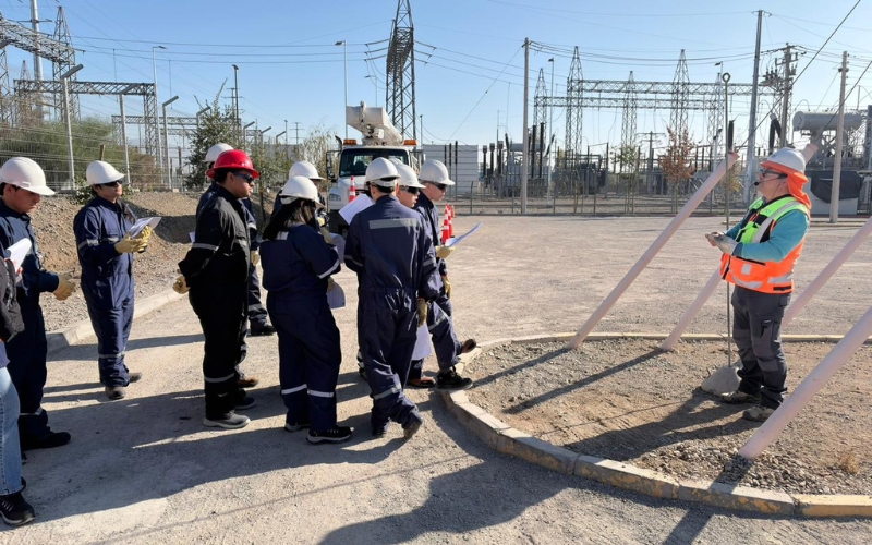 Estudiantes de Electricidad participan en jornada de alternancia en ENEL