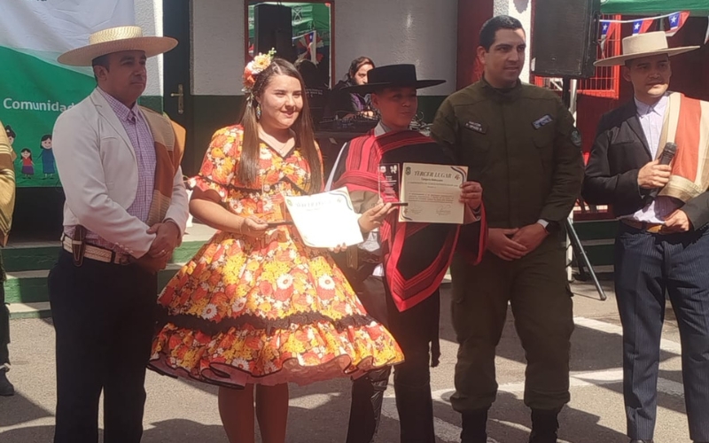 Pasión, esfuerzo y tradición: Los estudiantes que destacan en la cueca competitiva