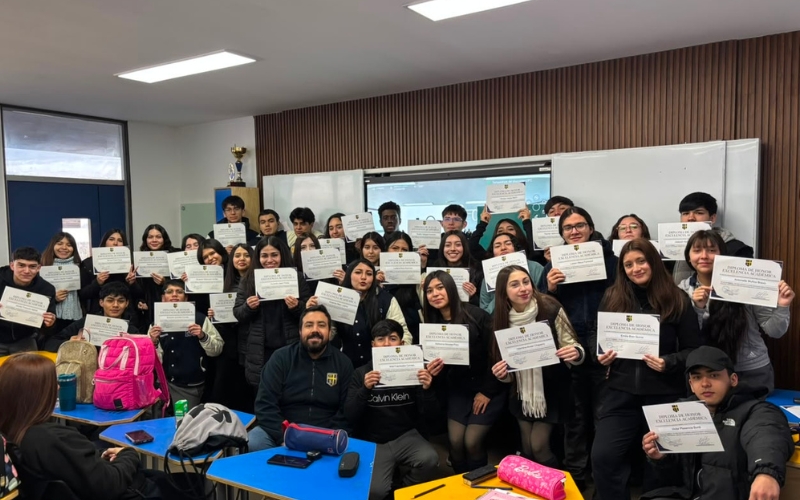 Reconocimiento al Esfuerzo y la Dedicación: Colegio Salesiano Domingo Savio Entregó 511 Distinciones a la Excelencia Académica