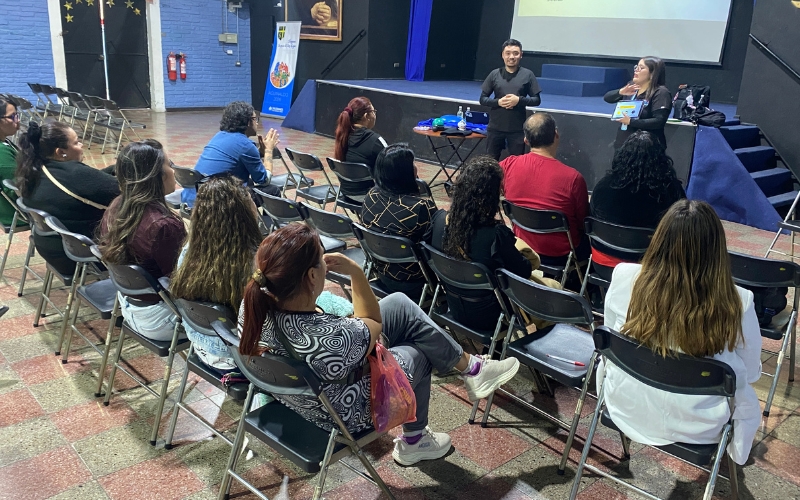 Comunidad de San Ramón fortalece la inclusión con Escuela para Padres sobre TEA